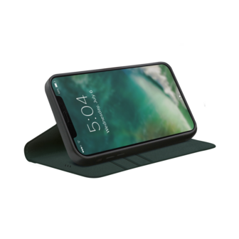 Xqisit Eco Wallet Selection Anti Bac biologisch afbreekbaar hoesje iPhone 12 iPhone 12 Pro - groen