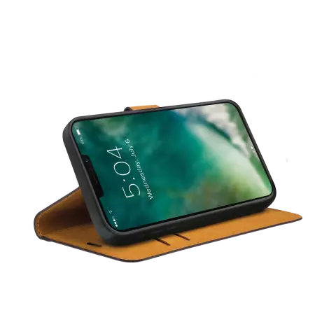 Xqisit Slim Wallet Selection Anti Bac kunstleer en TPU hoesje geschikt voor iPhone 13 Pro Max - zwart
