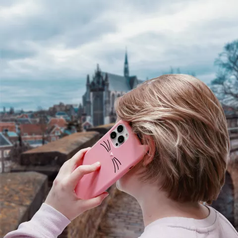 Schattige kat siliconen hoesje voor iPhone 13 - roze