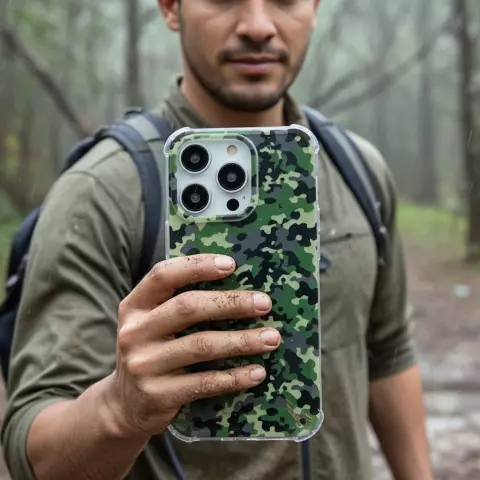 Camo Survivor TPU met versterkte hoeken hoesje geschikt voor iPhone 15 - Army Green
