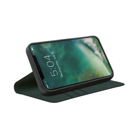 Xqisit Eco Wallet Selection Anti Bac biologisch afbreekbaar hoesje iPhone 12 iPhone 12 Pro - groen