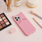 Schattige kat siliconen hoesje geschikt voor iPhone 16 Plus - roze