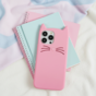 Schattige kat siliconen hoesje geschikt voor iPhone 16 Plus - roze